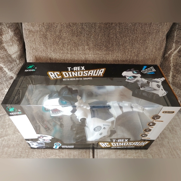 T-Rex RC Dinosaur - Picture 4 of 4